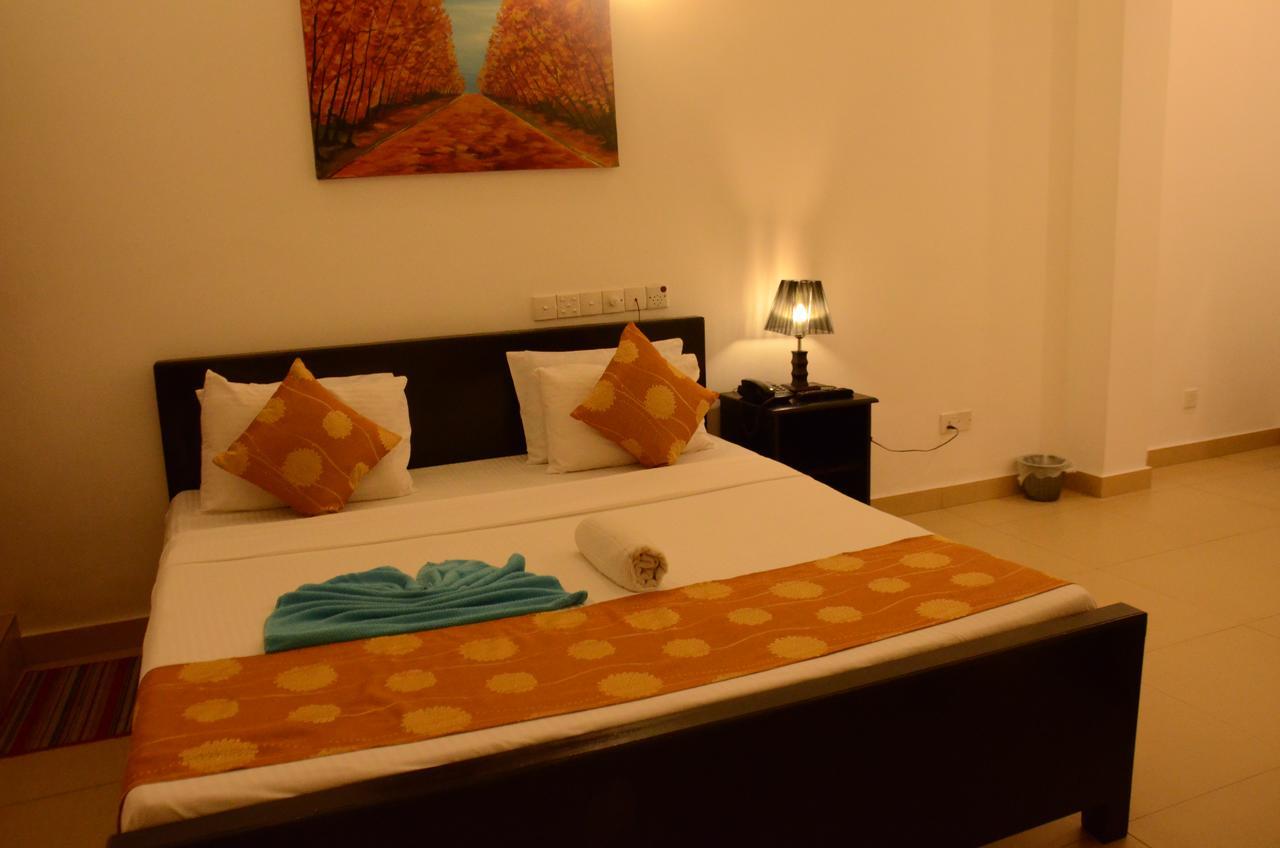 Beverly Hills Hotel Dehiwala-Mount Lavinia Eksteriør billede