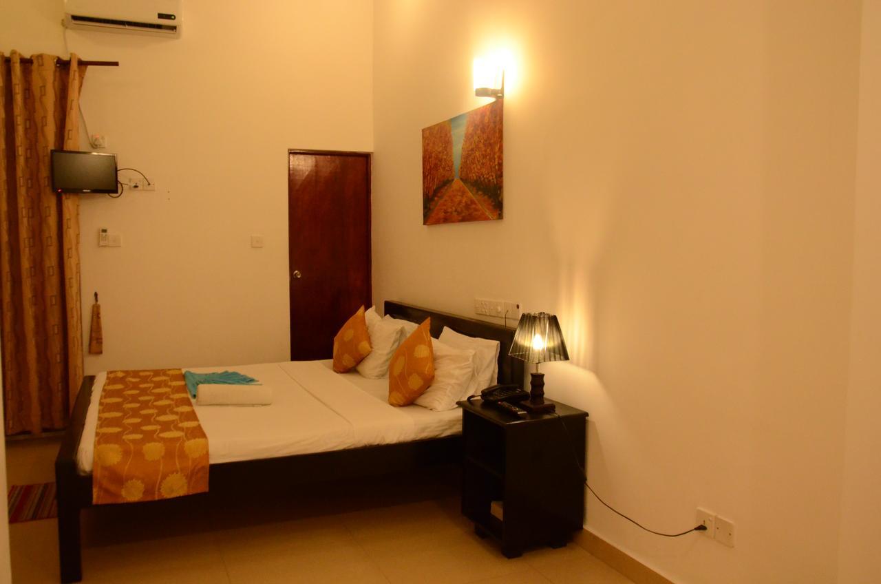 Beverly Hills Hotel Dehiwala-Mount Lavinia Eksteriør billede