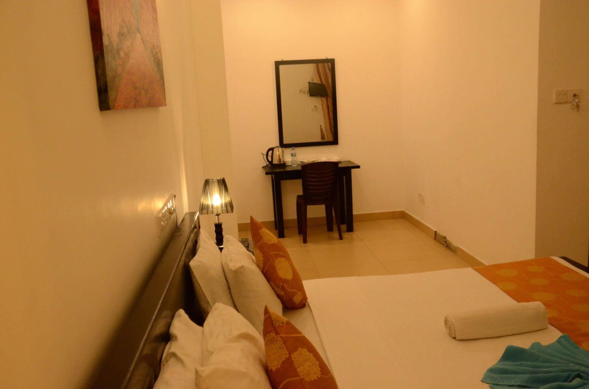 Beverly Hills Hotel Dehiwala-Mount Lavinia Eksteriør billede